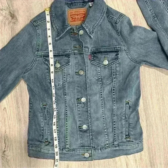Levi’s Women’s Medium Wash Premium Denim Jean Trucker Jacket Levi Strauss Size S - Picture 5 of 9
